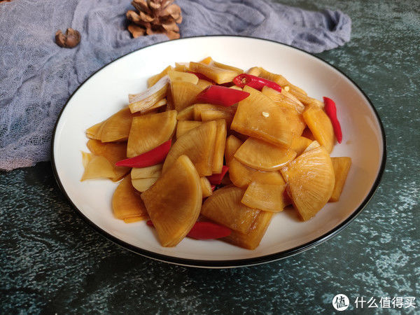 酒店里不外传的秘制酱萝卜，泡半天就能吃，酸甜微辣嘎嘣脆