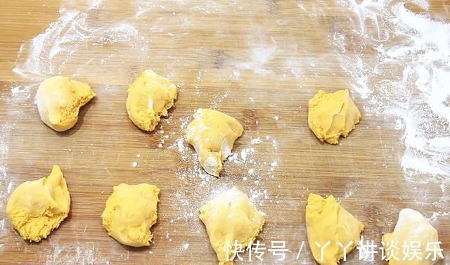 阿飞|南瓜里打2个鸡蛋，竟然这么好吃教你10分钟快速搞定全家早餐