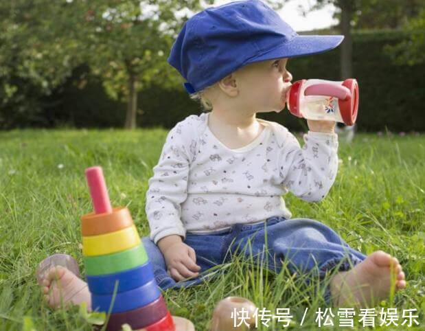 饮料|这4种饮料已经被医生“拉黑”,孩子再渴也不能喝,家长别大意