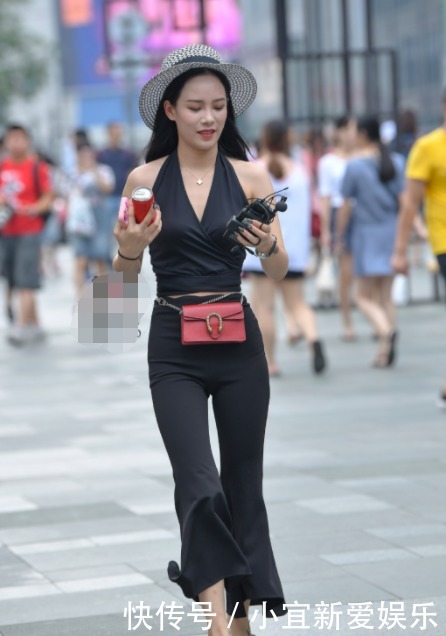  既有|美女这衣服既有裤子的简约，也有裙子的优雅