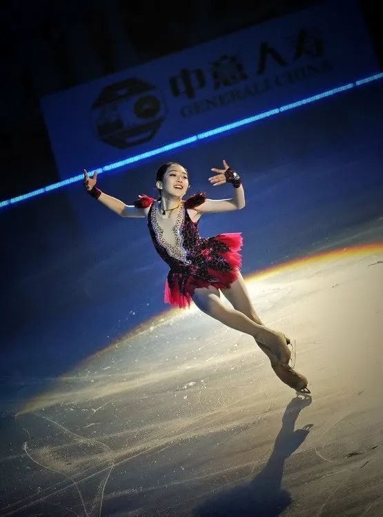 女单|李子君粉丝们收获意外“狗粮”!中国花滑女神24岁就结婚,长相太甜美受日本人追捧!
