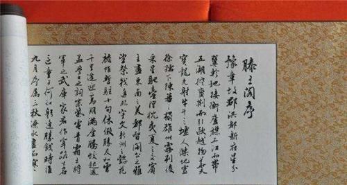 他高考作文满分，有30个字阅卷老师看不懂，写了2000字注释才明白