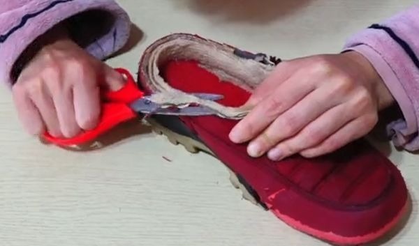 废旧棉鞋不要丢,简单剪一刀变废为“宝”,放在家里特别“值钱”
