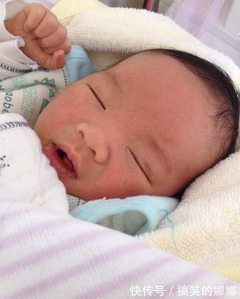 剖腹产|宝宝在刚出生的24小时内，父母最好把这些事儿都做了，对宝宝有益