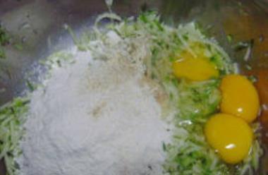  萝卜|炸萝卜丸子时，面粉不可少，再加这3样，外酥里嫩，天天吃不腻