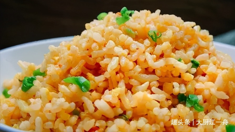 蛋炒饭,先炒鸡蛋就错啦,大厨教你正确做法,粒粒分明美观又好吃