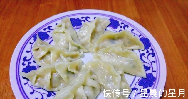 芹菜|夏天吃这馅的饺子，又鲜又嫩，满嘴留香，比韭菜茴香都好吃！