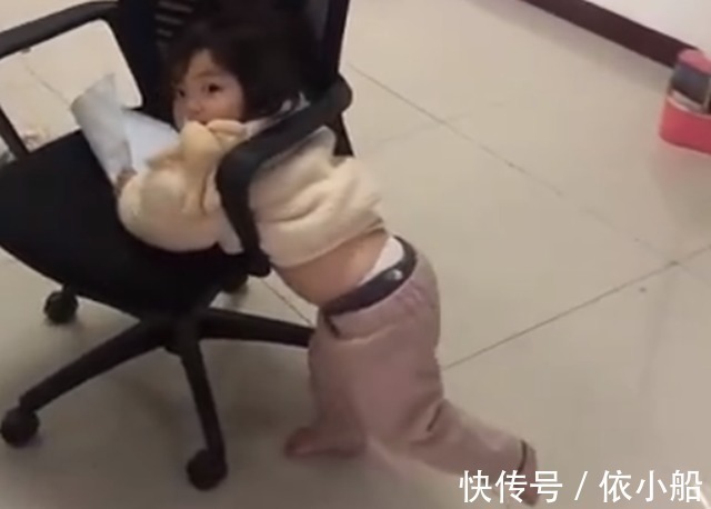 父母|萌娃“姿态妖娆”的卡在办公椅里移动走红,网友:太可爱了