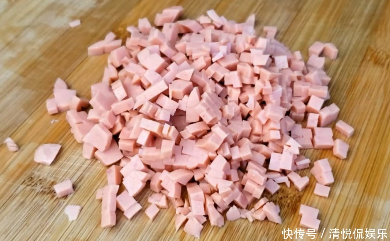 咸香|土豆不要炒着吃了,换个新吃法,咸香美味,一口下去满满的馅料