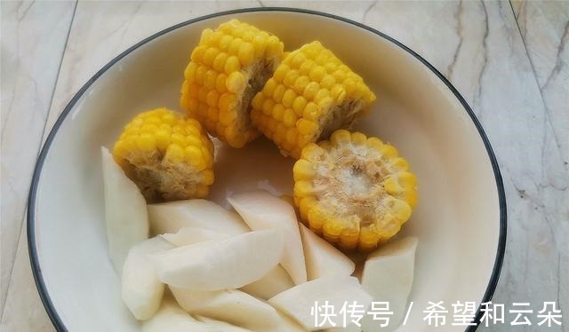 玉米|天气寒冷,要经常给家人喝这个汤,健脾胃,滋补身体不怕冷!