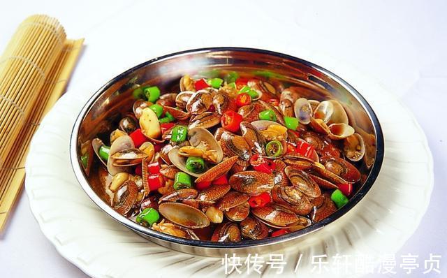 辣炒小海鲜|辣炒小海鲜，川香炒花蛤，口感鲜香麻辣，肉质鲜嫩十足，够味