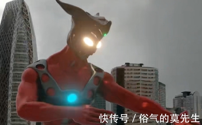 颜值担当|奥特曼:新版本的雷欧登场,与其说是废案形象,还不如说是本尊!