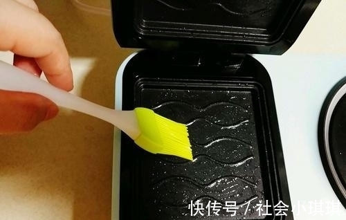 好吃|用手抓饼做三明治，美味可口又好吃，几分钟就学会