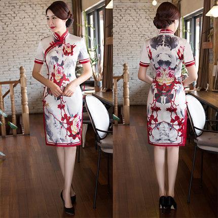 旗袍 旗袍对于中国女人,是一种深入骨髓的情结,很是温婉含蓄别具韵味