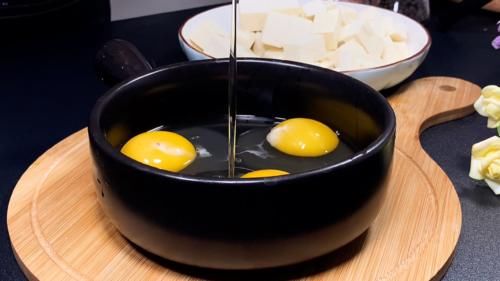 番茄+豆腐+鸡蛋这样做，鲜嫩爽滑，营养丰富，做法也很简单