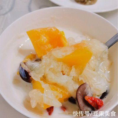 喝一碗抵30张面膜？干了这碗“木瓜银耳牛奶羹”