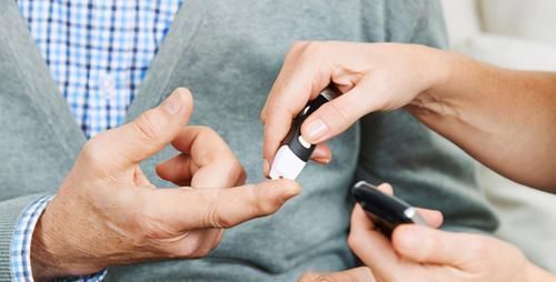 血液粘稠|善意提醒:想要控制血糖,饮食中应该少吃三种食物,要留意