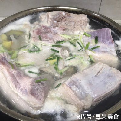 搅拌均匀|不可错过的下酒菜梅菜扣肉（含炸扣肉做法），过瘾