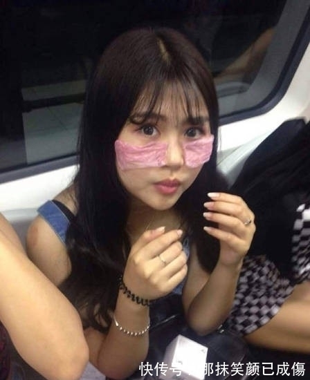 敷脸|地铁惊现女子保险套贴脸画面,竟因润滑液对皮肤好