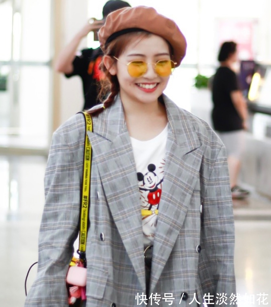 小巧 赖美云又穿彩虹装,“公主切”发型抢镜,圆脸姑娘别学她!