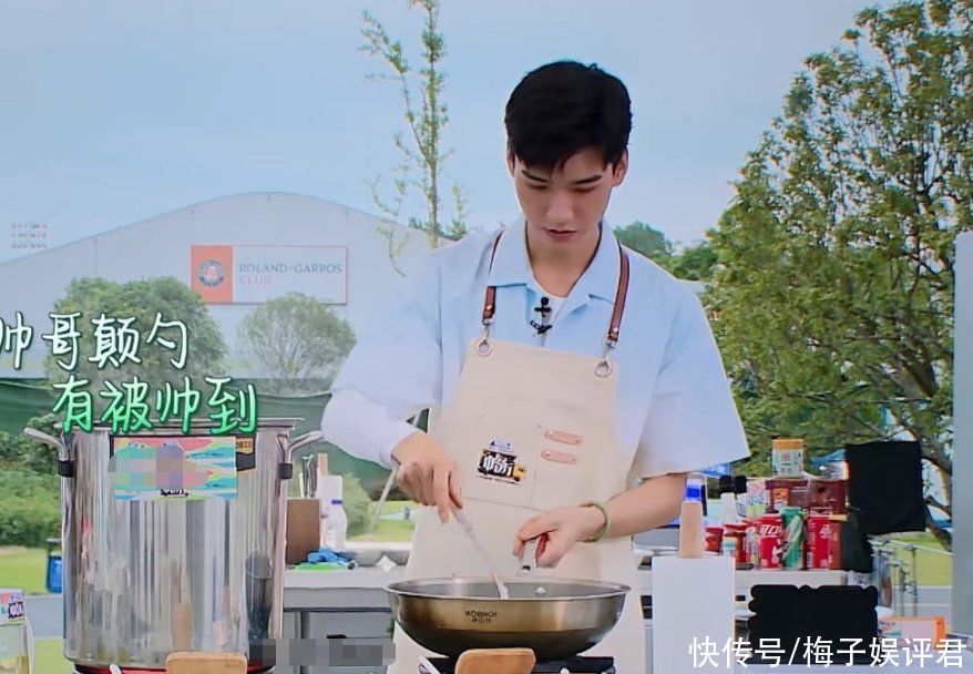 龚俊|《中餐厅5》明星做菜有多贵？黄晓明鱼头卖155，龚俊小龙虾要199