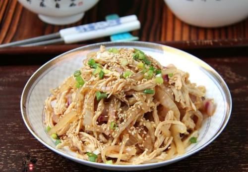 洋葱与这菜绝配,焖一焖就好,不仅能清除体内垃圾,还好吃不长肉