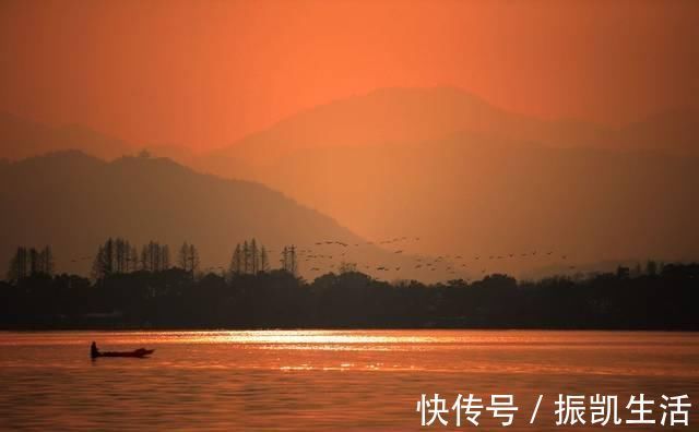 古诗!这首诗只有四句,却浓缩了沉甸甸的人生沧桑,读来让人回味无穷