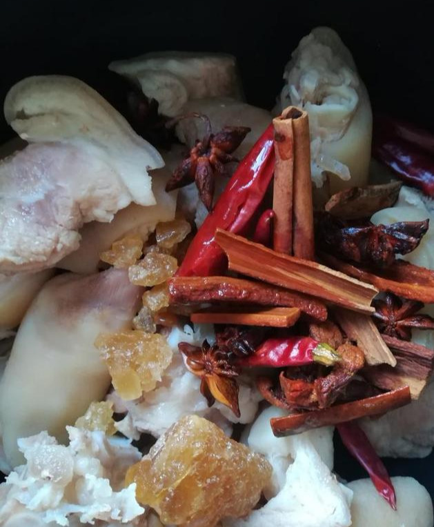猪蹄这样做太好吃了,只需一步,软糯入味又劲道,3斤猪蹄不够吃