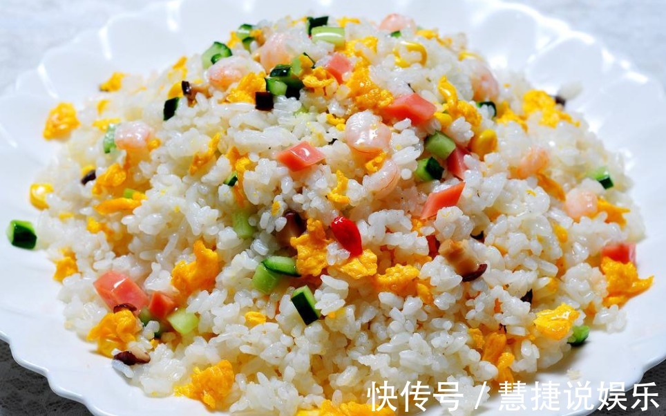 蛋炒饭究竟怎么做最好吃大厨分享给大家，简单4步满足你的胃！