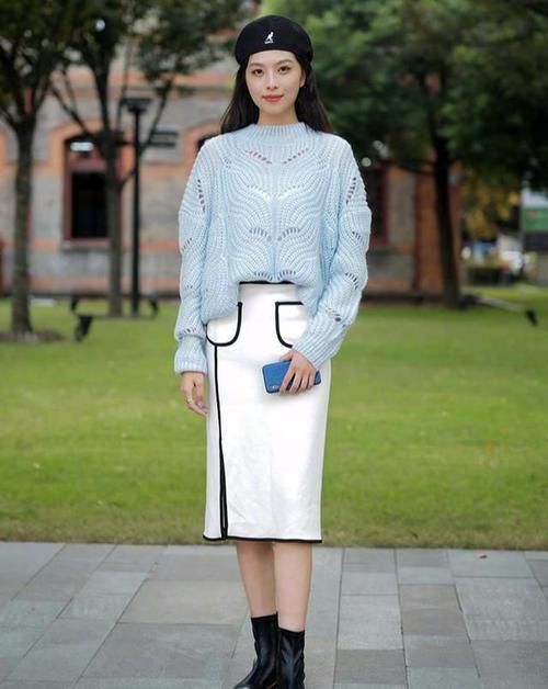穿毛衣别配“牛仔裤”，当下流行毛衣+半身裙，时髦高级有气质