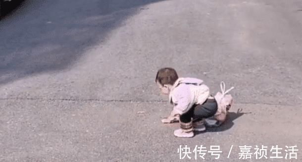 屁颠|“最抠门宝宝”捡钱火了,果然“财迷”是不分年龄大小的