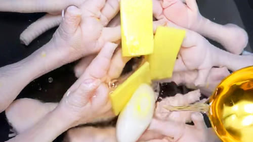 无骨鸡爪的做法来了，酸辣爽口，你流口水了吗？