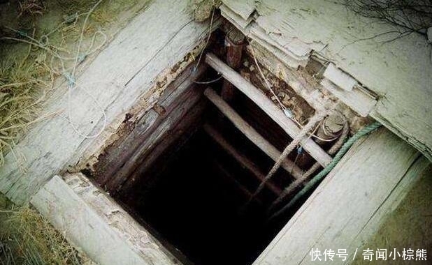 男性尸骸|1972年考古队发现一处古墓,发现一对情侣死前拥吻,长达2800年