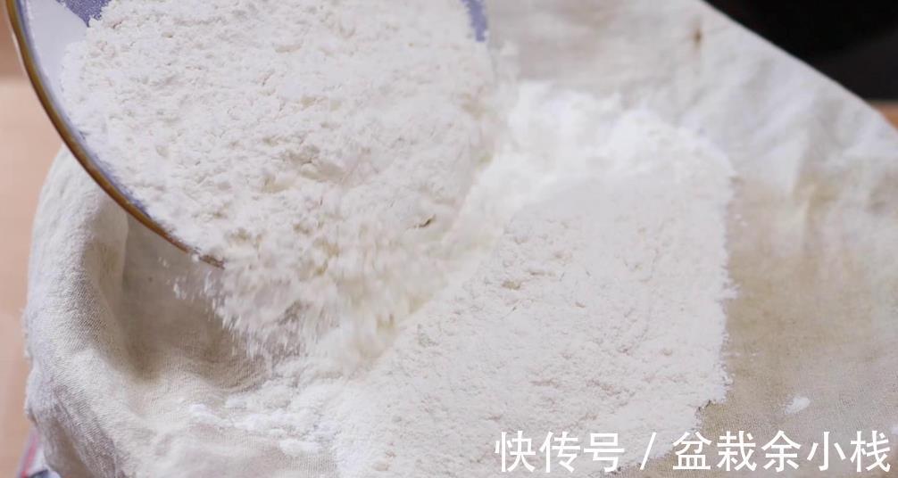 中筋面粉|干货：教你在家自制“高中低”3种面粉，细腻亮白，不用花钱买了