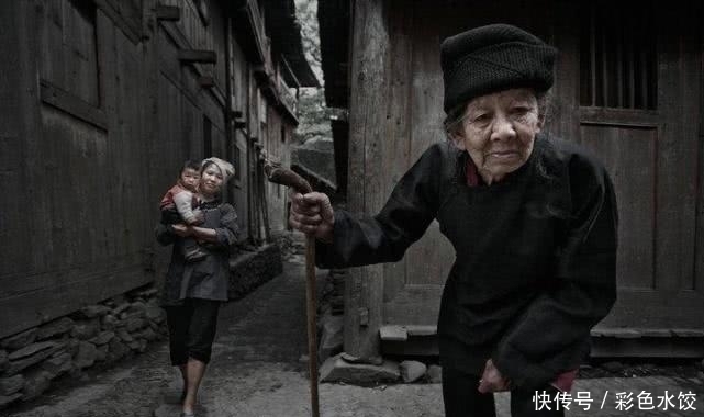 气味|为什么老人身上会有难闻的气味?原因是这三点,过了50岁要注意