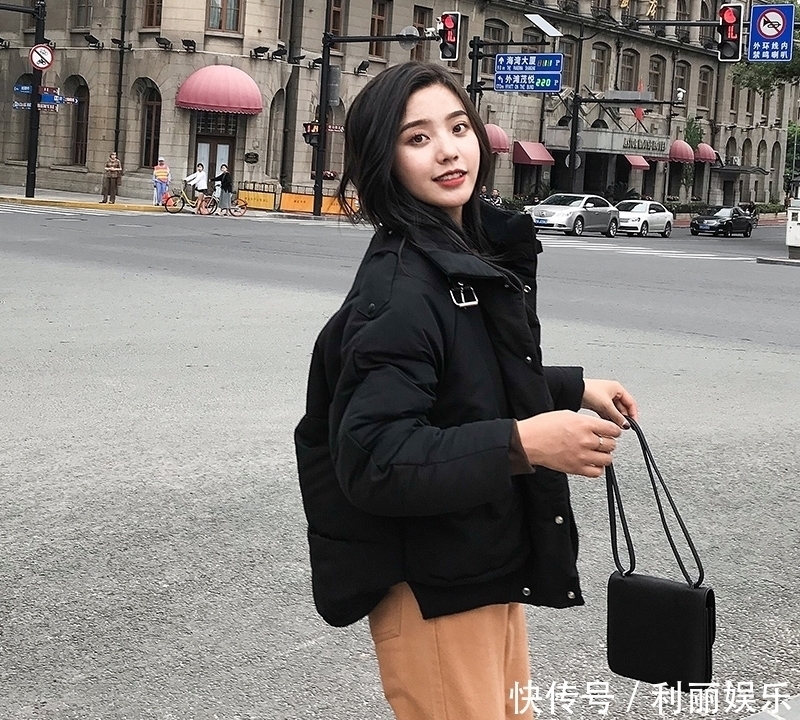 终于等到今年流行的羽绒服了:80后女人穿,瞬间变成妙龄女孩