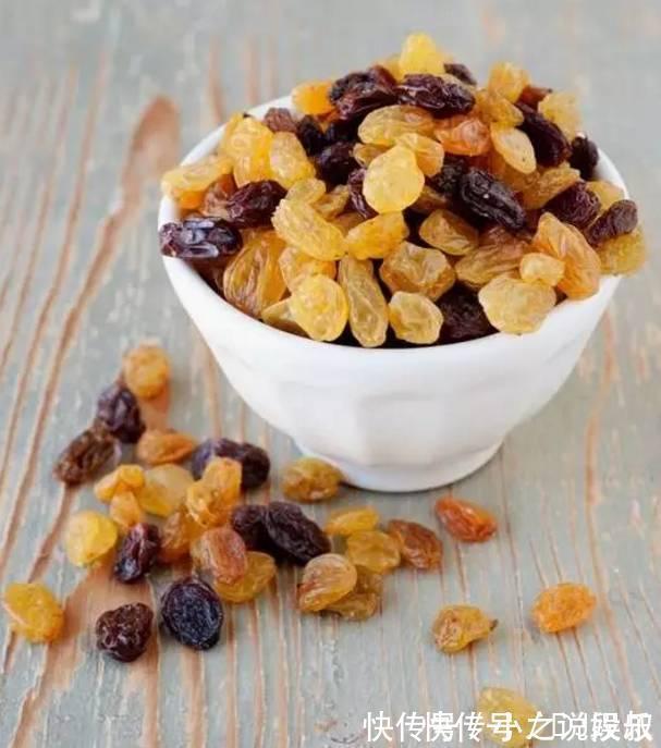 体虚贫血者|葡萄干这样子吃效果翻倍,能抗衰老防癌,美白养肝,知道的人不多