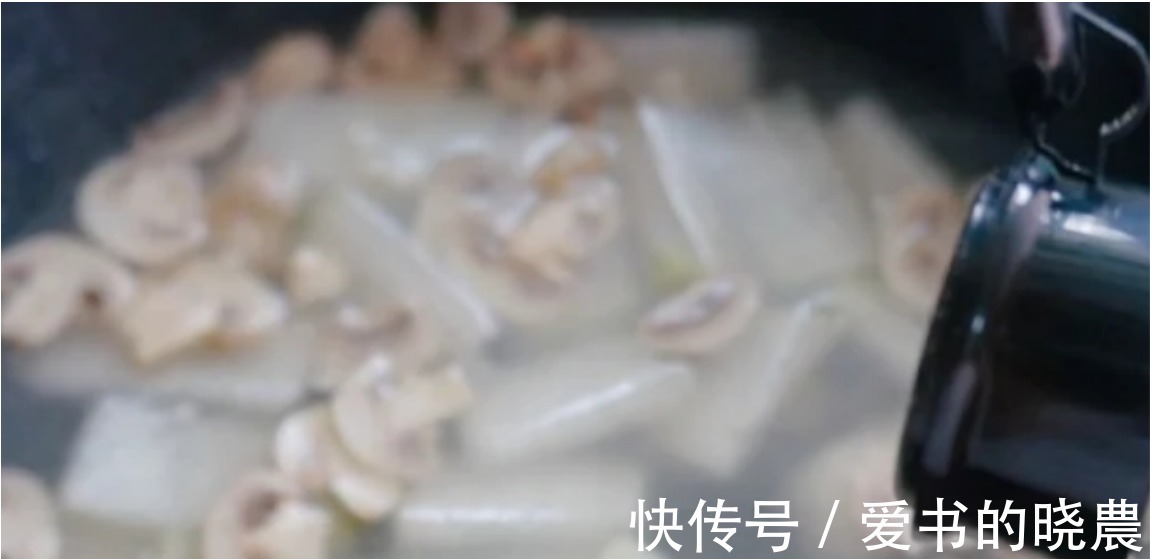 天冷了，喝鸡汤鱼汤不如喝它，顺应时令，营养极高，不懂吃可惜了！