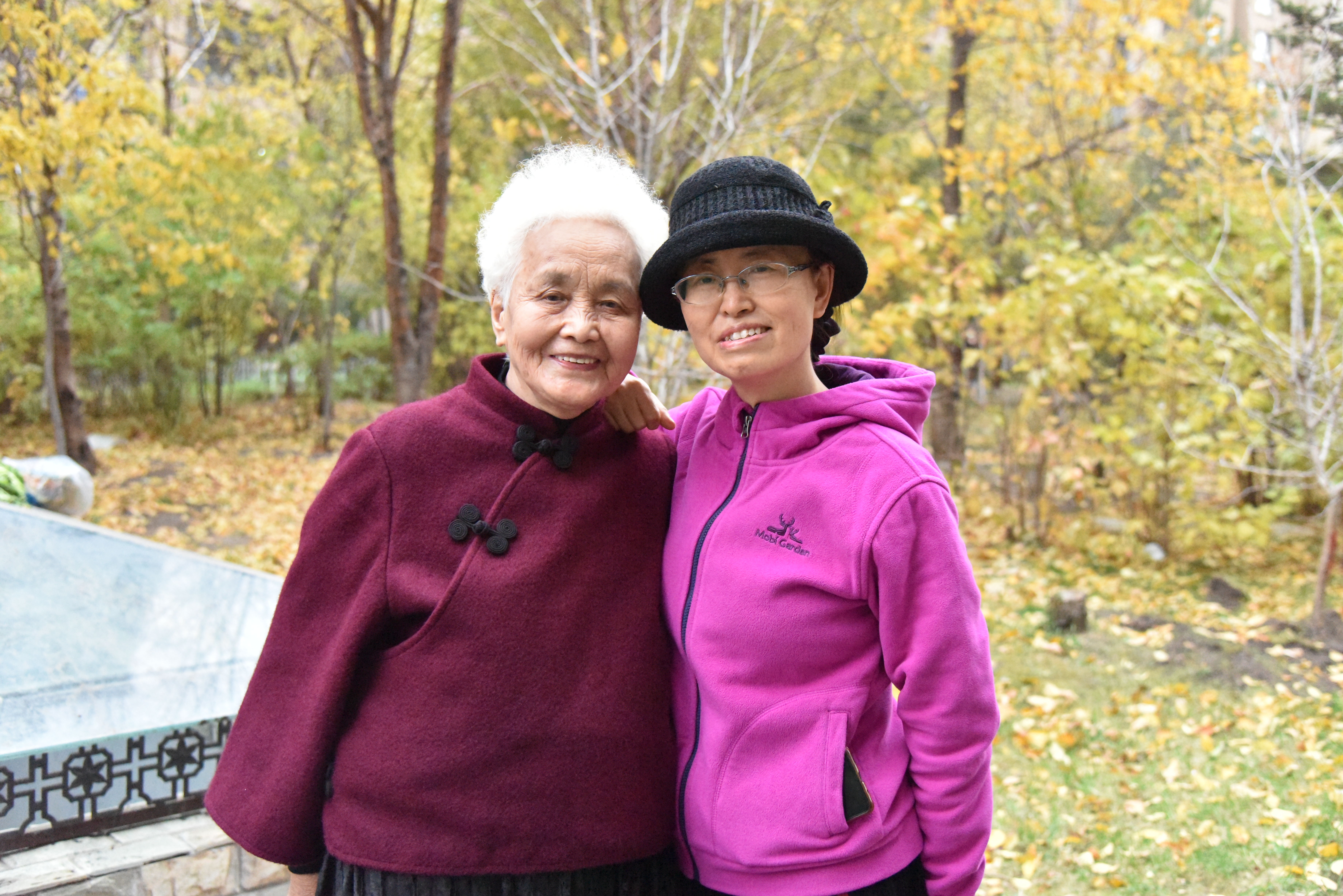 作家#新华全媒+|从“文盲”到“网红作家”84岁“传奇奶奶”的“逆袭”