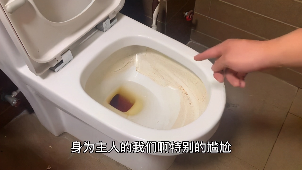 洗手台|原来不懂，卫生间大小脸盆堆地板！其实本该这么做，那叫一个干净