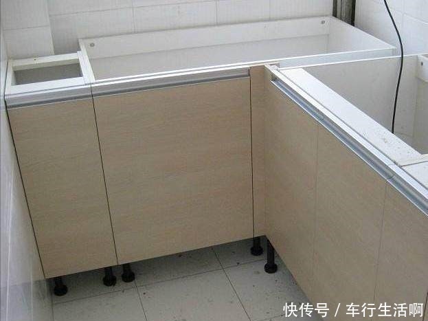 橱柜门|厨房橱柜万万要这样安装，住久了才知多实用，懊悔没早知道！