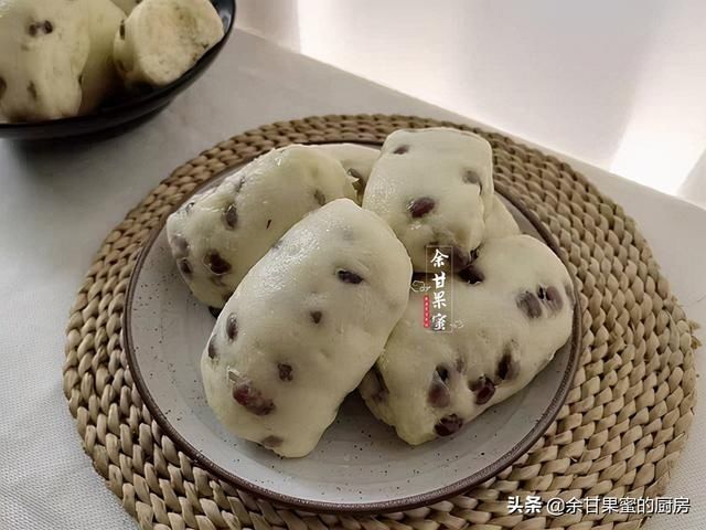 天冷了，用这方法制作发面团，加点红豆同蒸，早餐面食轻松上桌