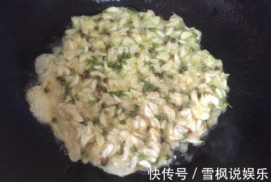 “此花”在农村烂树上没人要,城里人花钱买不到,炒一炒比肉香!