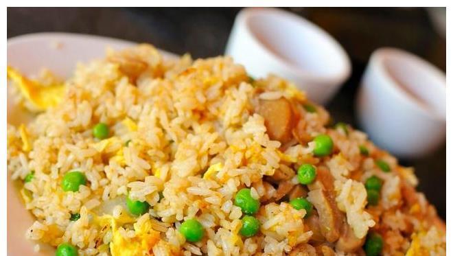 米饭|做蛋炒饭时,先炒鸡蛋还是先炒米饭?都不对,“金包银”更好吃
