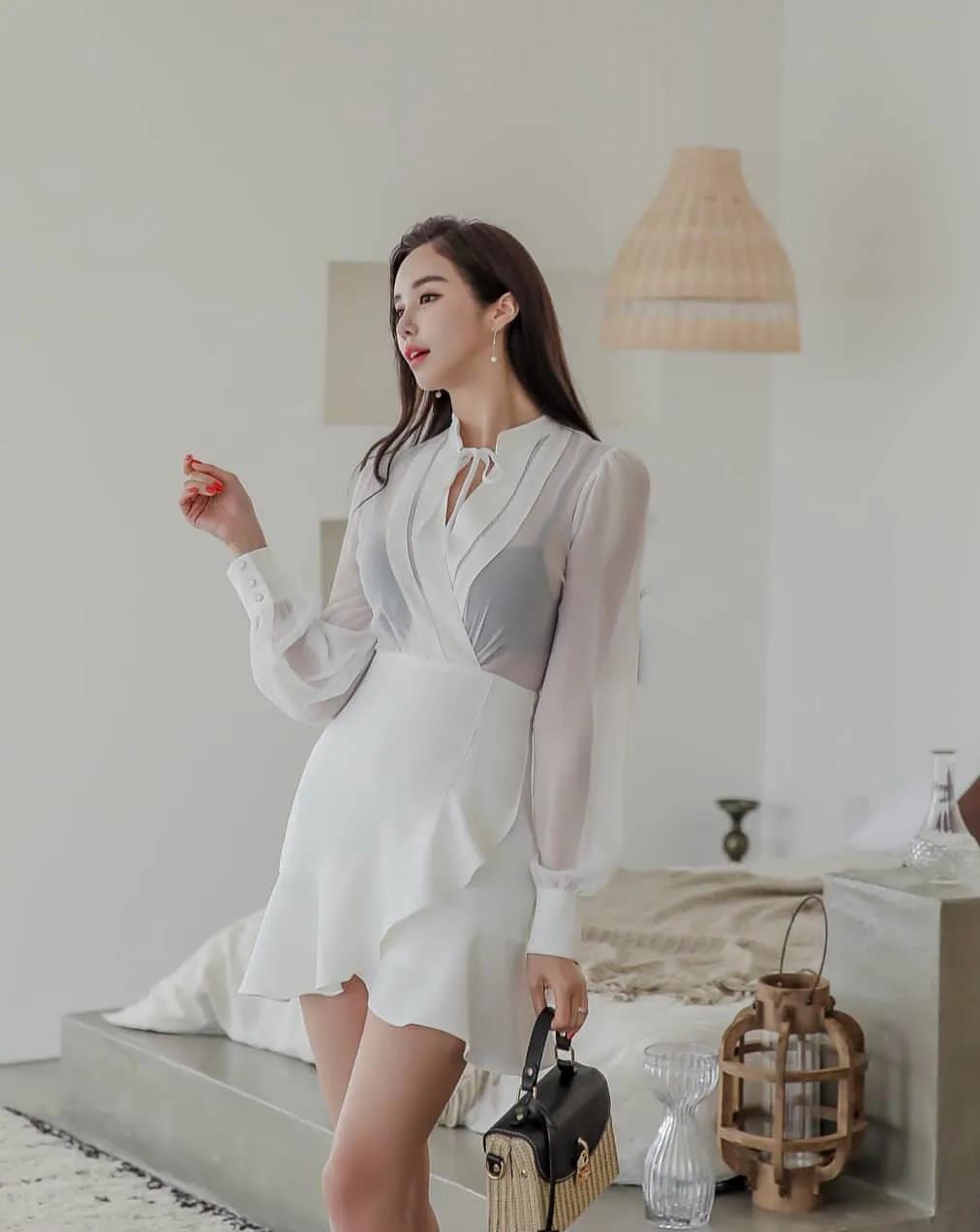 透视|透视衬衫配短裙,变身职场魅力女神,时尚显瘦有气质
