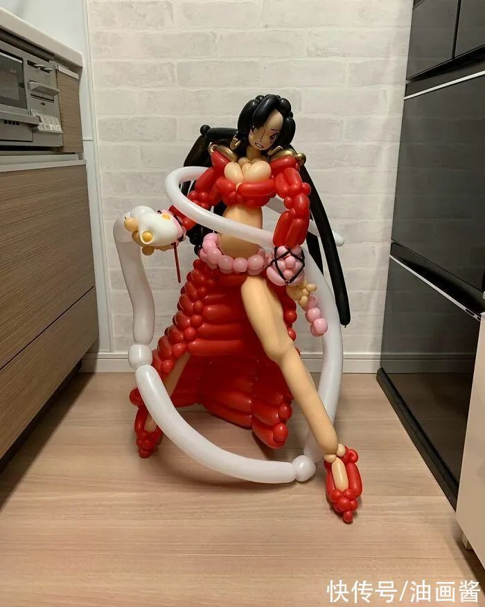 卡通角色|该来的还是来了!童年梦想成真,他用气球扭出经典的卡通角色