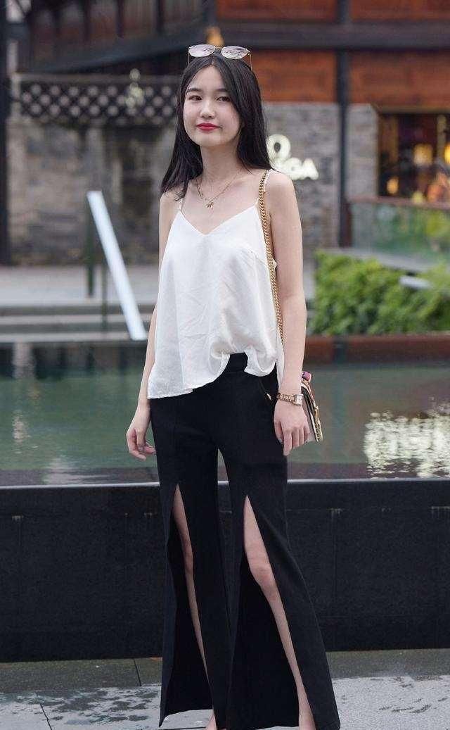紧身裤 打底裤彰显时尚美女大气优雅,很经典的款式,非常修身