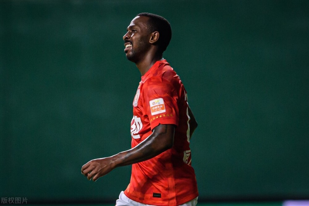 广州恒大|费南多半路折返原因来了,并非是家中有事,或是被国内记者吓跑