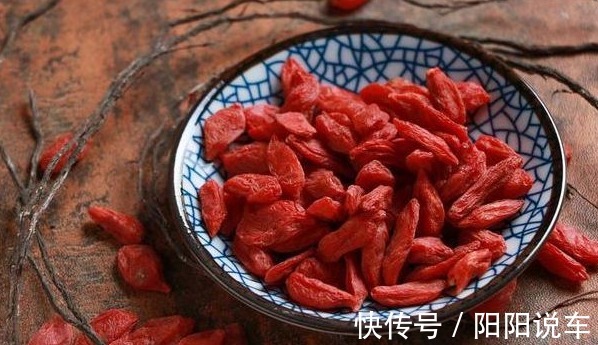 人参汤|晚上吃枸杞,胜过人参汤,教你2个方法,完全发挥枸杞最大功效