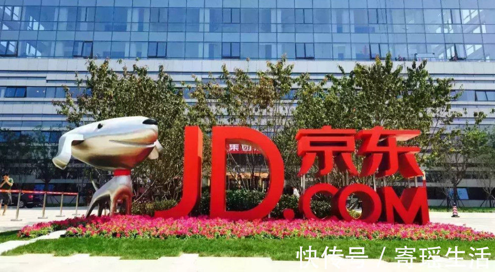 白手起家|刘强东年轻时的照片曝光，让人心酸，网友：这才是真正的白手起家